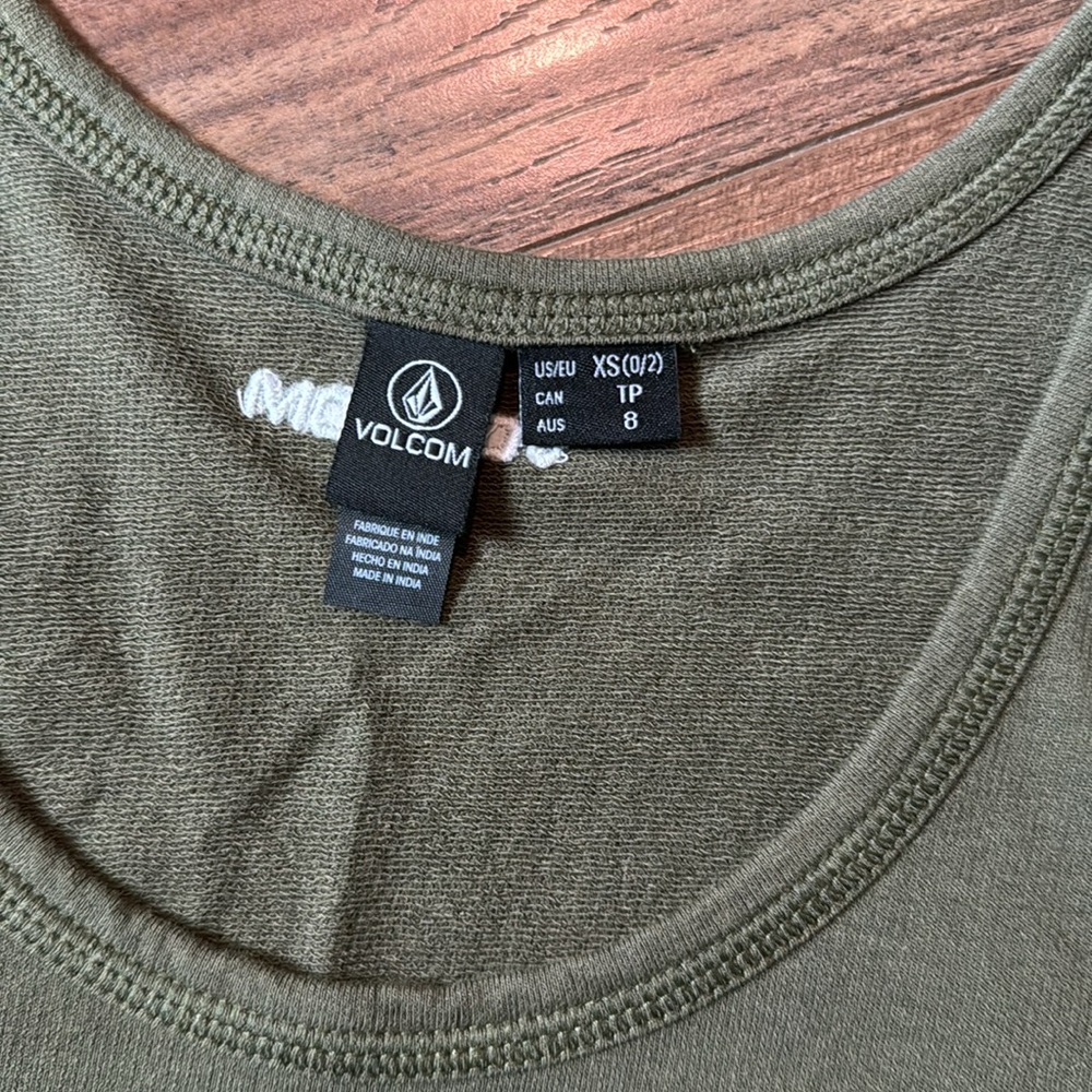 Flowy Volcom Top - Picture 3 of 3